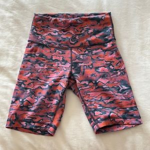 lululemon size 4 wonder under train biker shorts 6 inches
